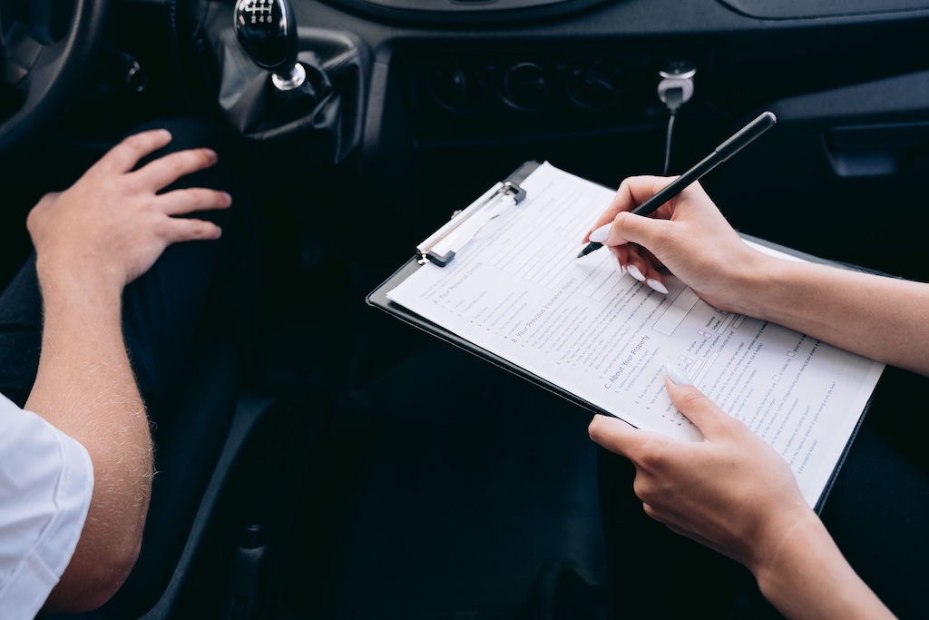 Conducerea fără permis: implicații juridice și strategii de apărare